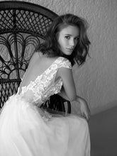 Open Back Wedding Dresses A-line V-neck Appliques Romantic Backless Simple Bridal Gown JKW357|Annapromdress
