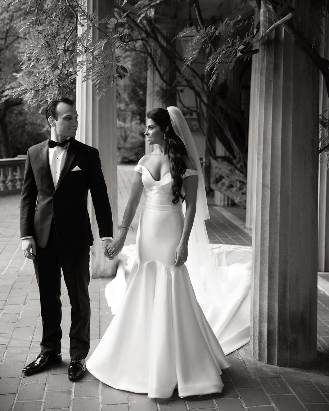 Off-the-Shoulder White Satin Mermaid Wedding Dress Bridal Gown,JKZ6135|Annapromdress
