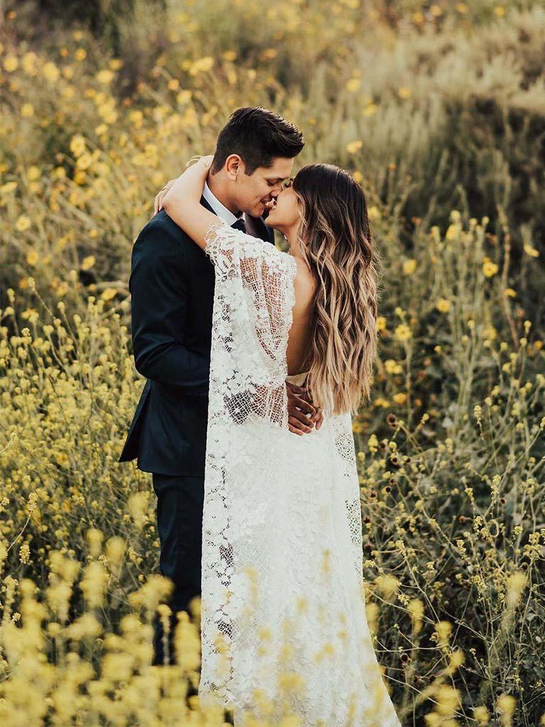 Ivory Lace Batwing Sleeve Rustic Wedding Dress Backless Sheath Bohemian Wedding Dress Beach YSQ6954|annapromdress