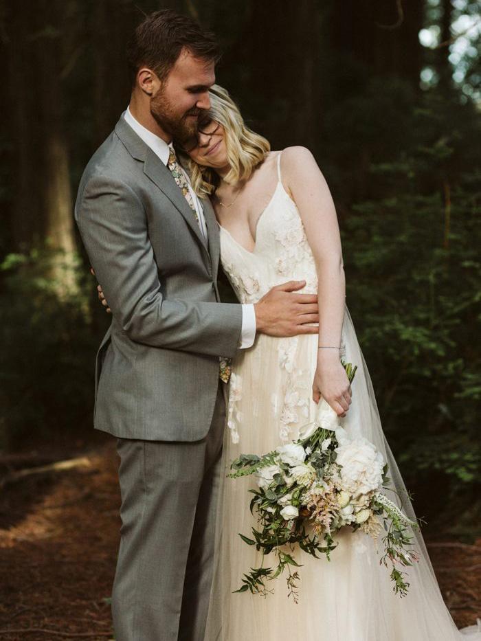 Lace Applique Champagne Wedding Dresses Spaghetti Strap V Neck Bridal Dress NA2005