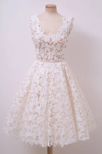 Chic A-line Short Lace Homecoming Dresses