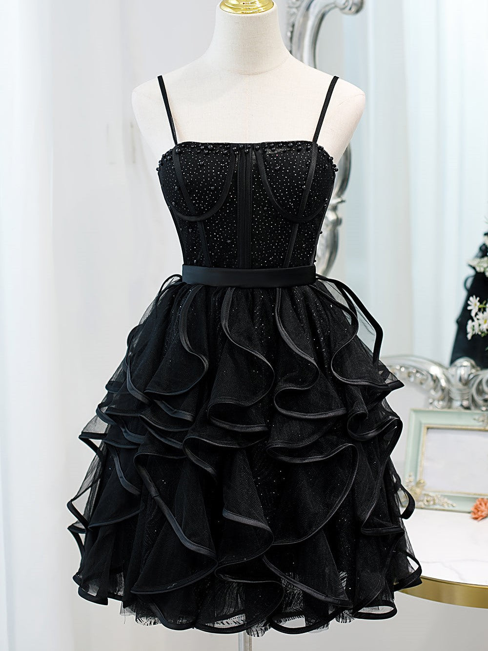 Black Sequins Spaghetti Straps Tulle Short Homecoming Dresses