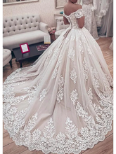 Ball Gown Wedding Dresses Off Shoulder Chapel Train Lace Tulle Short Sleeve Formal Luxurious with Pleats Appliques