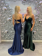 Emerald Green Open-Back Sparkly Fitted Prom Dress with Ruched Detail