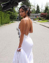 Elegant Backless Mermaid Lace V-neck Long Wedding Dresses with Appliques, MW135