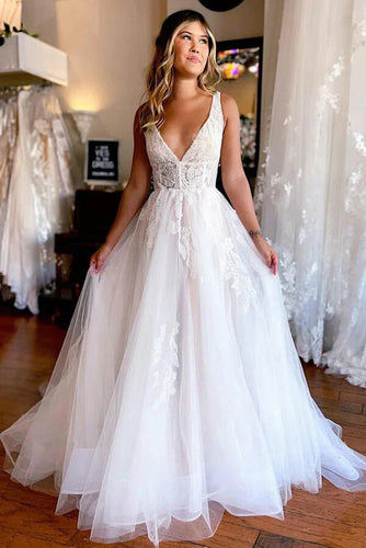 A-line Elegant Tulle V-neck Beach Wedding Dresses With Lace Appliques