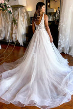 A-line Elegant Tulle V-neck Beach Wedding Dresses With Lace Appliques