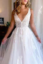 A-line Elegant Tulle V-neck Beach Wedding Dresses With Lace Appliques