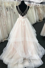 A-line Tulle V-neck Wedding Dresses With Lace Appliques Wedding Gown
