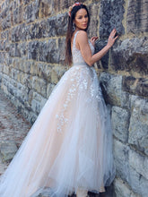 A-Line/Elegant Applique Tulle Sleeveless V-neck Prom Dresses