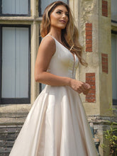 A-Line/Elegant Satin Beading V-neck Sleeveless Prom Dresses