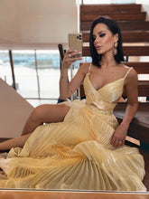 A-Line/Elegant V-neck Organza Ruffles Sleeveless Prom Dresses