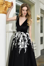 Attractive Black V-neck Aline Prom Dress White Floral Appliques Tulle Party Dress