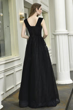 Attractive Black V-neck Aline Prom Dress White Floral Appliques Tulle Party Dress