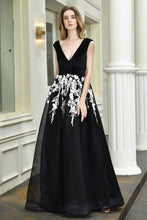 Attractive Black V-neck Aline Prom Dress White Floral Appliques Tulle Party Dress