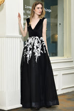 Attractive Black V-neck Aline Prom Dress White Floral Appliques Tulle Party Dress