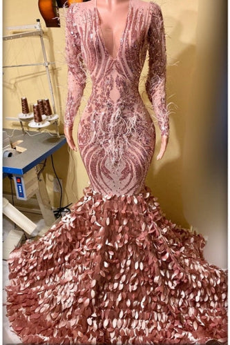 Beautiful V-Neck Long Sleeves Lace Mermaid Prom Dress with Appliques