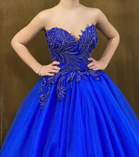 Beayutiful Strapless Sleeveless Ball Gown Prom Dress With Applique