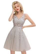 Charming V-Neck Tulle Lace Appliques Short Homecoming Dress Aline Backless Party Dress