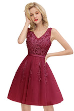 Charming V-Neck Tulle Lace Appliques Short Homecoming Dress Aline Backless Party Dress