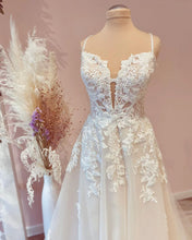 A-line Spaghetti Straps Tulle Long Wedding Dress with Appliques Lace