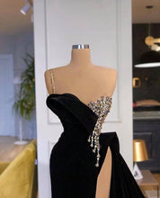 Elegant Black Split Front One Shoulder Prom Dress With Beading