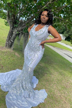 Elegant Long Mermaid V-neck Sleeveless Prom Dress With Applique