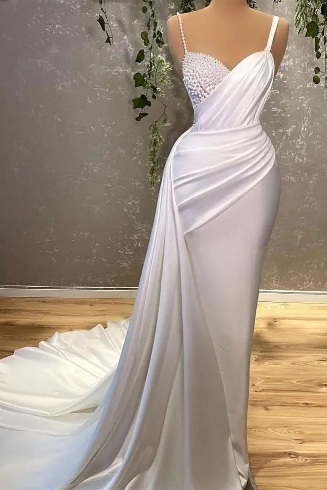 Elegant White Sleeveless Prom Dress With Beads