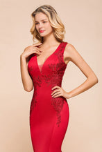 Sexy V-neck Sleeveless Mermaid Evening Maxi Gown Floral Appliques Party Dress with Sweep Train