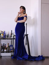 Sheath/Column Ruffles Off-the-Shoulder Velvet Sleeveless Prom Dresses