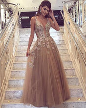 Lace Embroidery V-neck Tulle Prom Dresses Floor Length Evening Gowns GJS351