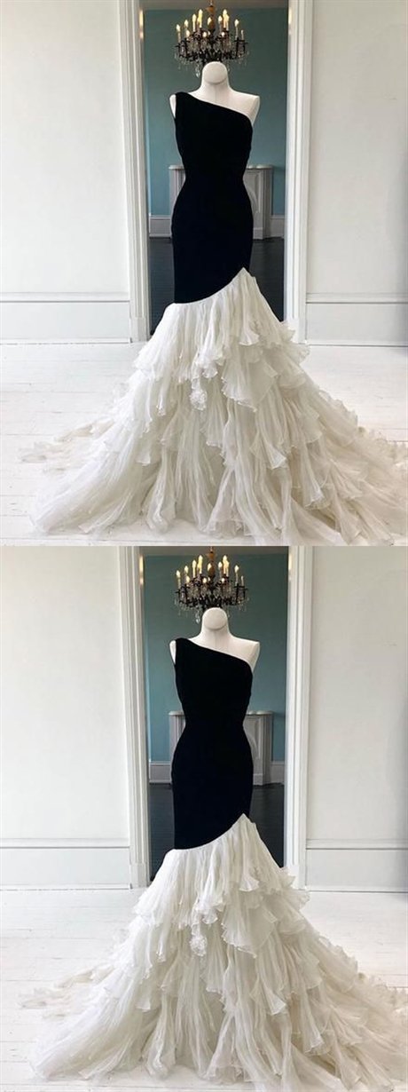 Luxurious Tulle Mermaid Prom Dress with Shoulder Straps and Beaded Details