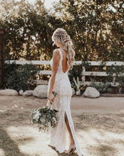 Mermaid/Trumpet Attractive V-neck Lace Wedding Dress JKZ6306|Annapromdress