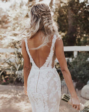 Mermaid/Trumpet Attractive V-neck Lace Wedding Dress JKZ6306|Annapromdress