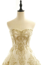 Sweetheart Champagne Tulle Appliques Wedding Dress with Court Train JKT326