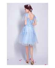 Beautiful Homecoming Dress A-line Knee-length Short Lace Prom Dress Chic Party Dress JK500