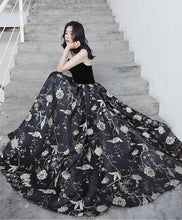 Chic Prom Dresses Black Sweetheart A Line Floral Print Sweep Train Long Prom Dress JKL633