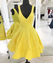 2017 Homecoming Dress V-neck Sleeveless Short Prom Dress Party Dress JKS022