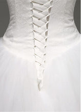 Chic Wedding Dresses Sweetheart Ball Gown Floor-length Lace Bridal Gown JKS235