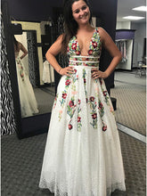 Chic Wedding Dresses Straps A-line Short Train Ivory Lace Bridal Gown JKS260
