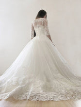 Ball Gown Wedding Dresses Scoop Sweep Train Lace Tulle Chic Bridal Gown JKS269