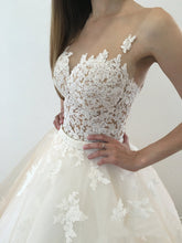 Ball Gown Wedding Dresses Scoop Sweep Train Appliques Tulle Sexy Bridal Gown JKS277