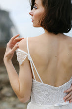 Lace Wedding Dresses Spaghetti Straps Sweep/Brush Train Ivory Bridal Gown JKW065