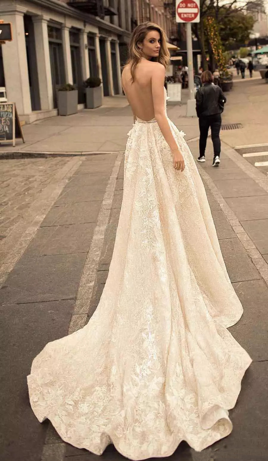 Sexy Wedding Dresses Halter Backless Sweep/Brush Train Bridal Gown JKW Anna PromDress Sexy Wedding Dresses Halter Backless Sweep/Brush Train Bridal Gown JKW Anna PromDress