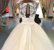 Luxury Wedding Dresses Bateau Ball Gown Appliques Bowknot Long Bridal Gown JKW137