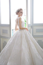 Luxury Wedding Dresses Ball Gown V-neck Sweep Train Lace Ivory Big Bridal Gown JKW173