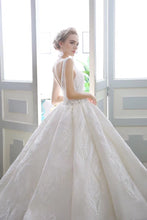 Luxury Wedding Dresses Ball Gown V-neck Sweep Train Lace Ivory Big Bridal Gown JKW173