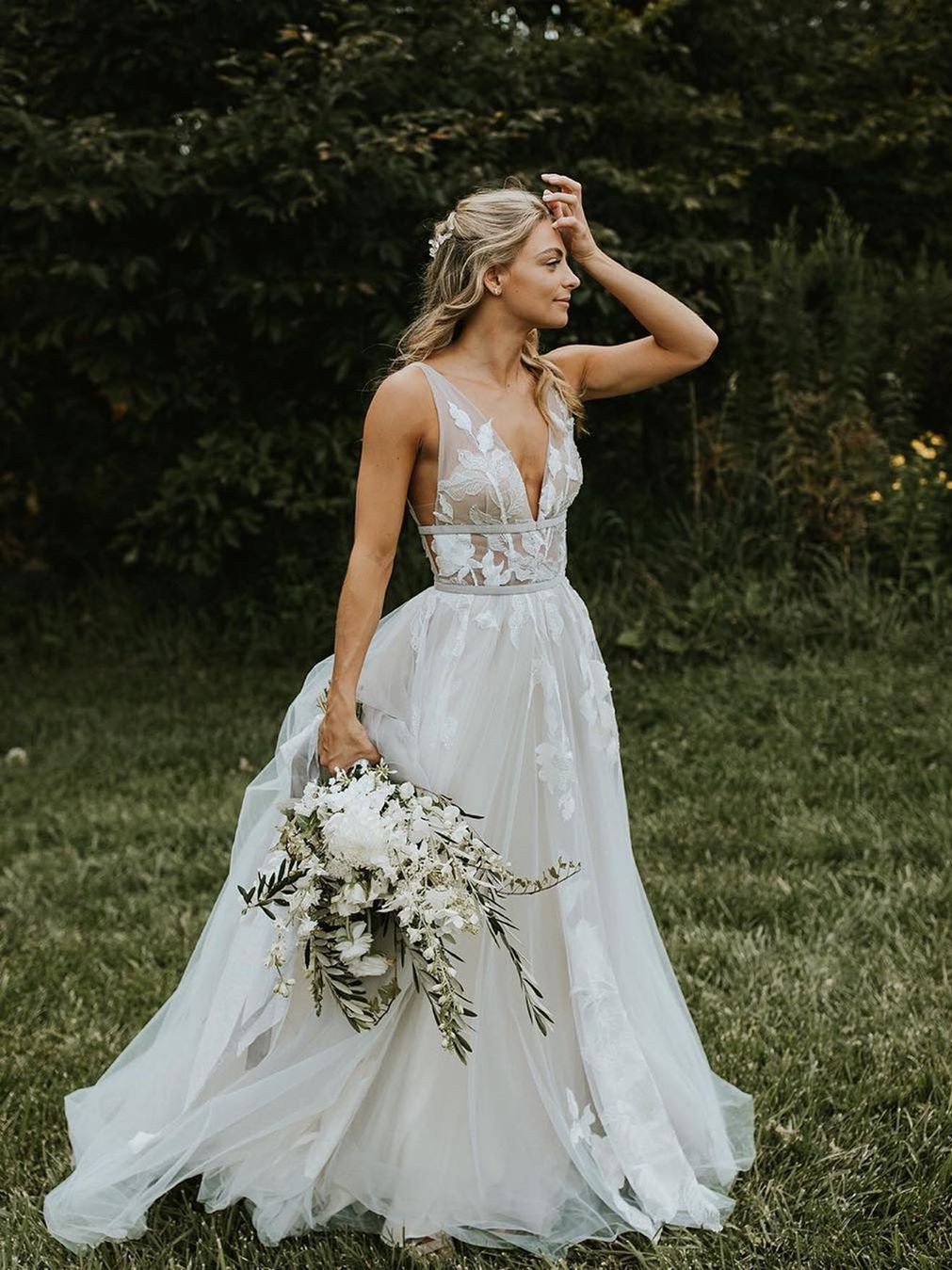 Marvelous V-neck A-line Wedding Dresses Appliques Tulle Bridal Gowns JKB5103|Annapromdress
