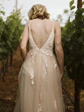 Lace Applique Champagne Wedding Dresses Spaghetti Strap V Neck Bridal Dress NA2005